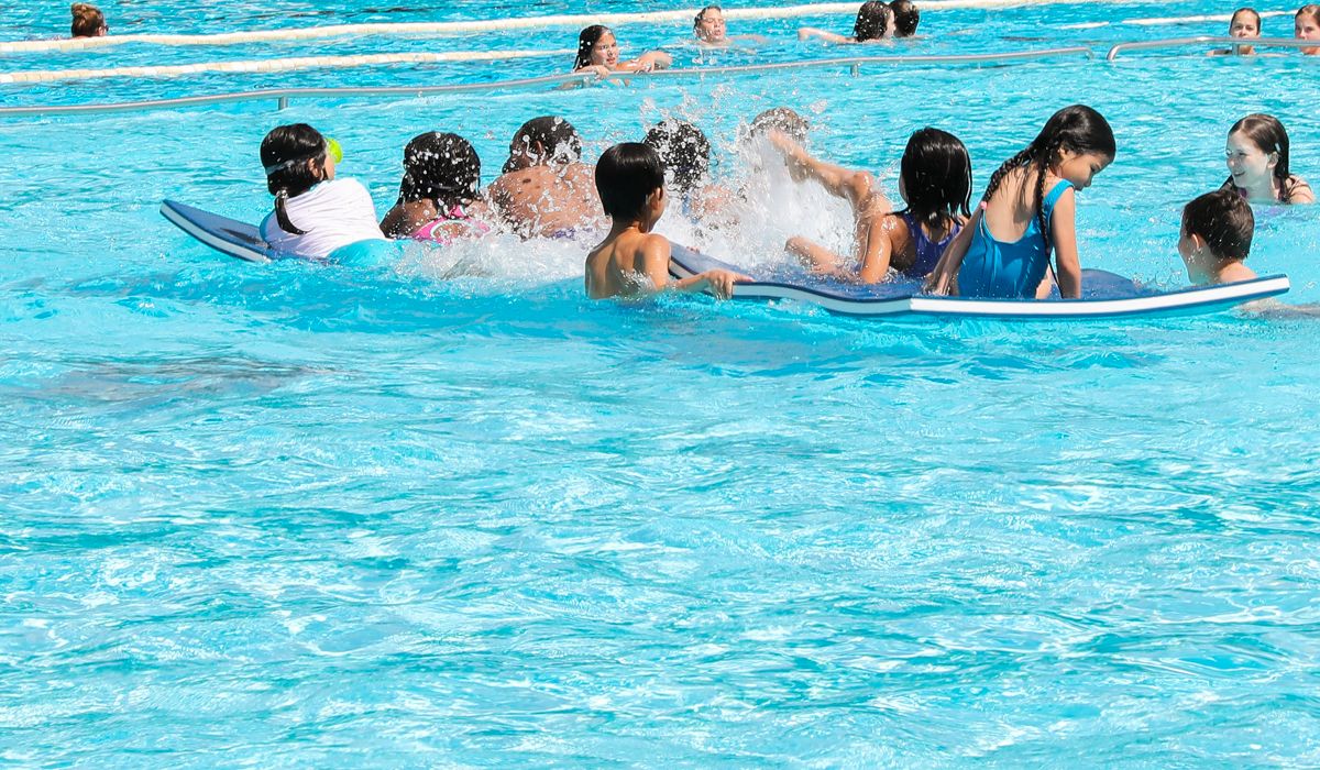 Kindergeburtstag - Wasserball spielen